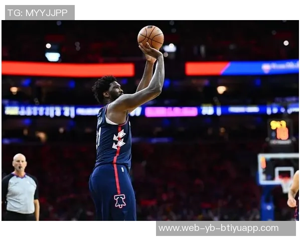 格雷森阿伦外线火力全开12投6中砍下17分4篮板5助攻表现抢眼