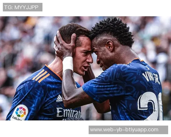 维尼修斯与女友携手米利唐夫妇共度摩纳哥假期心情愉悦庆祝国家德比胜利